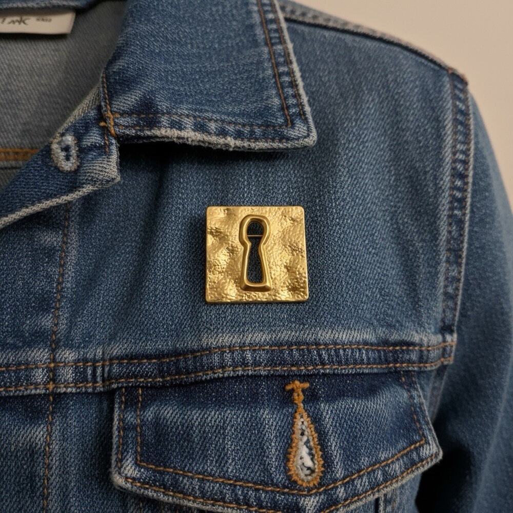 Keyhole Brooch Hammered VTG Museum Gold Textured Boho Molten Liquid Designer Y2K